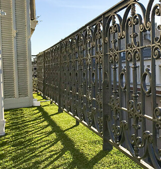 Faux gazon sur balcon