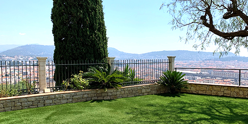 Balcon en gazon artificiel avec vue dégagée